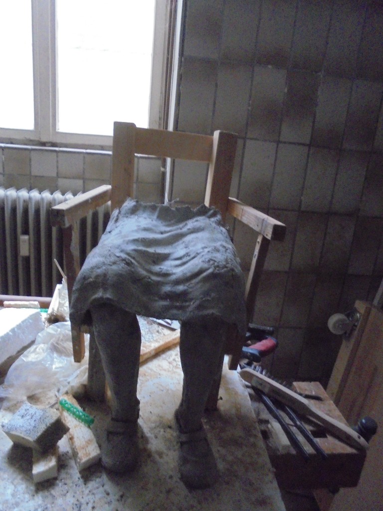 Sculpture concrete and ceramics making of