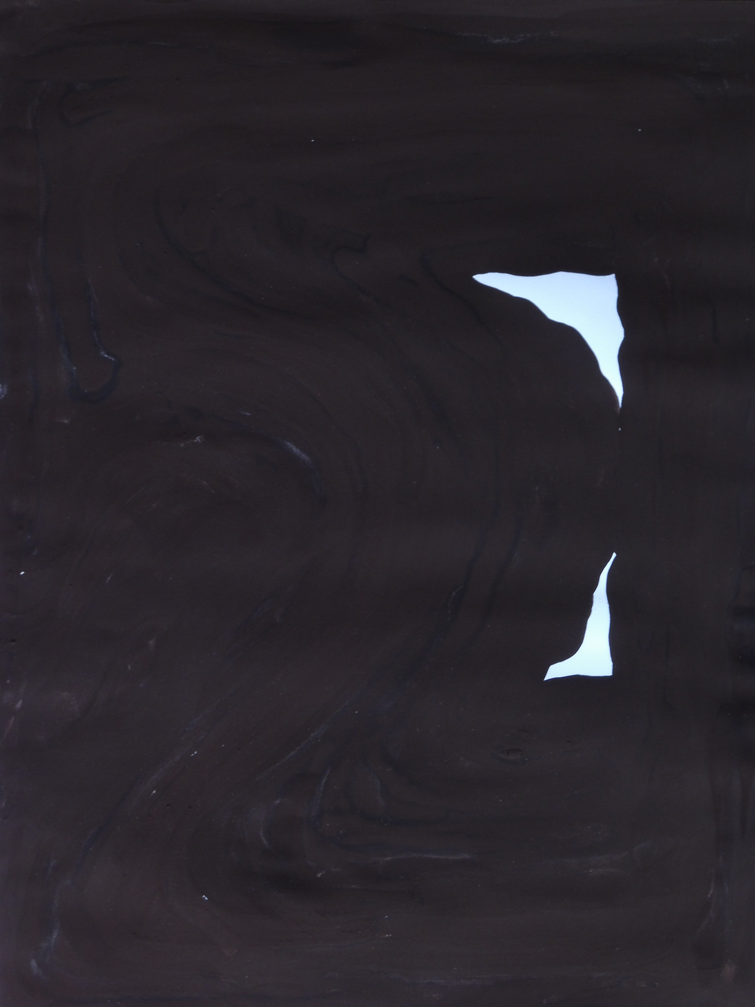 UmbraWeiss06ZweiEckreste01 two white corners surrounded by umbra